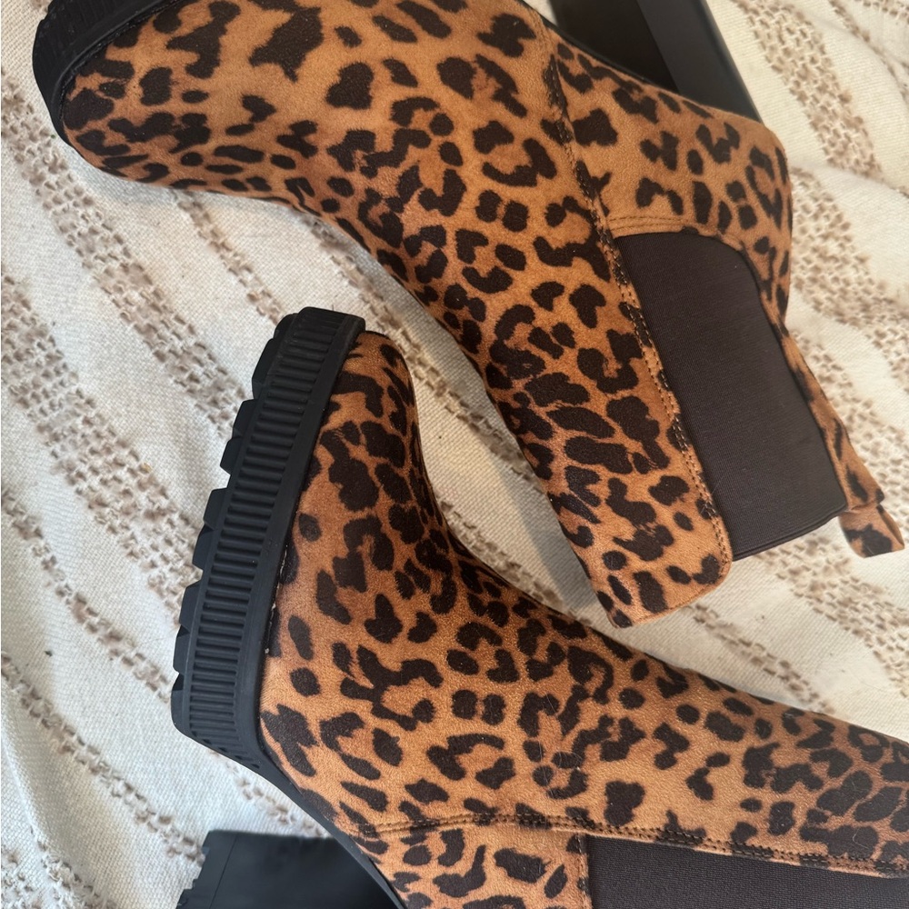 Leopard Print Women's Platform Ankle Boots -size 7 nwt